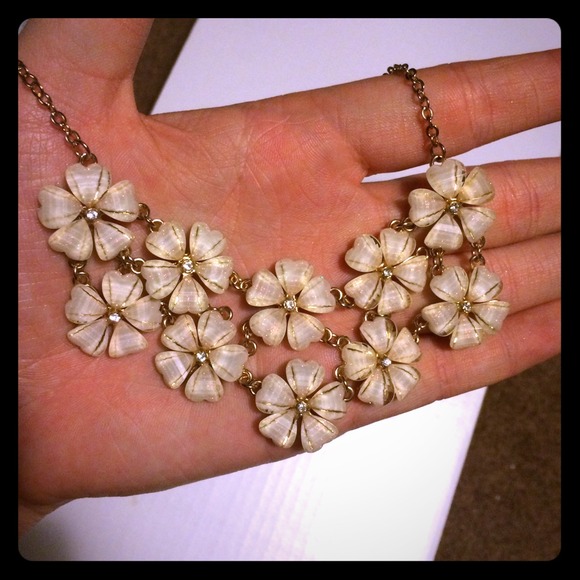 ON SALE Flower jewel necklace