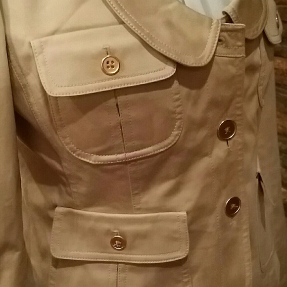 ????SOLD????LUXURY, ELEGANT JACKET - Picture 3 of 4