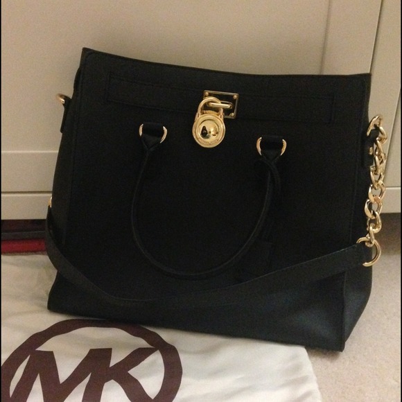 Michael Kors Handbags - Michael Kors Hamilton Large Tote
