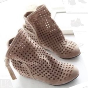 Love able fashion boot