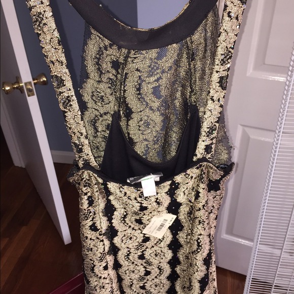 Stunning lace with sequence dress - Picture 3 of 4