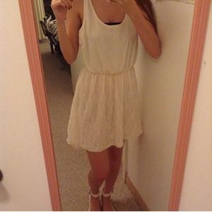 Laced dress white
