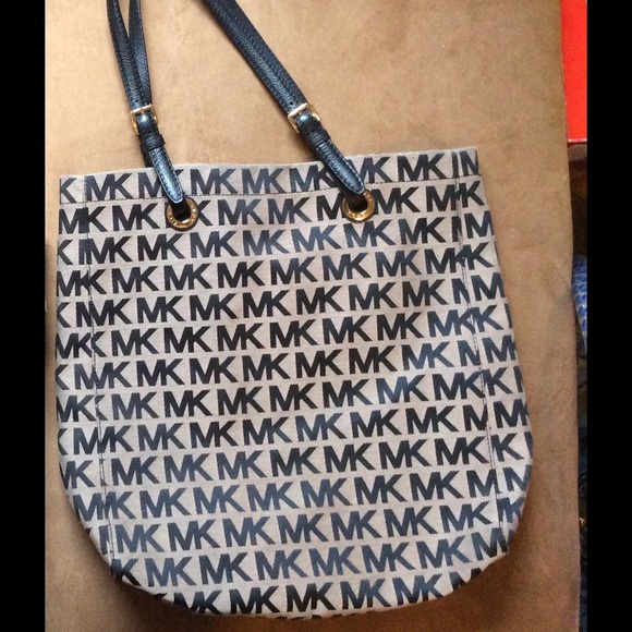 Large Michael Kors tote.