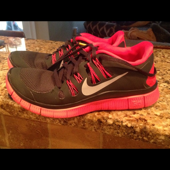 NOT FOR SALE ** Free Run 5.0 and Nike Dri-fit top - Picture 2 of 2