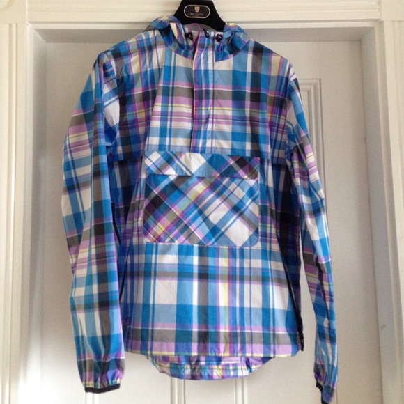 Nike pullover raincoat. Medium