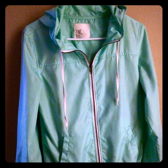 Light windbreaker jacket