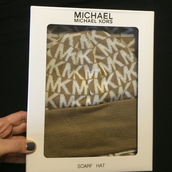 AUTHENTIC Michael kors hat and scarf set!