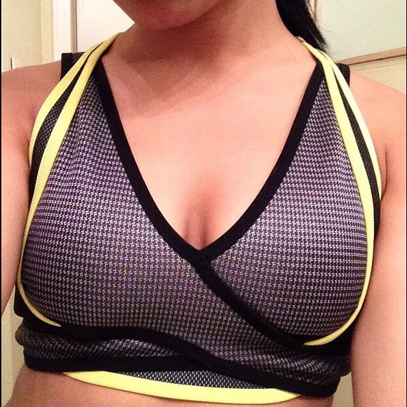 💥SOLD💥 Alexander Wang x H&M Sport Top - Picture 2 of 3