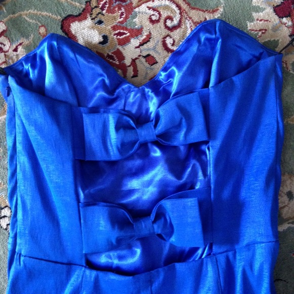 Blue mermaid gown. - Picture 3 of 4