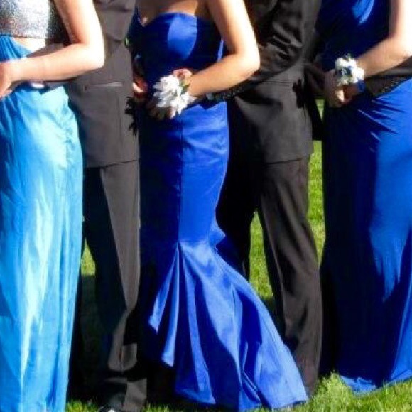 Blue mermaid gown. - Picture 4 of 4