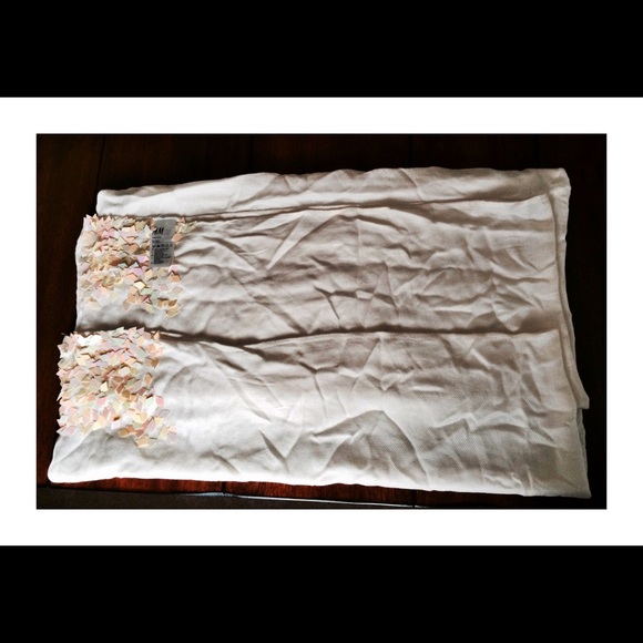 ♻️DONATED♻️ H&M // Sequin Scarf - Picture 2 of 2