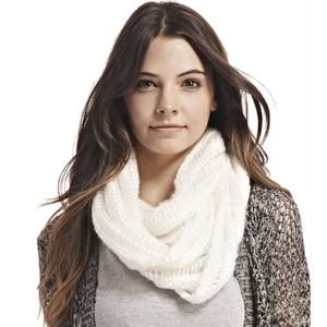 ✔️REDUCED✔️White Knit Infinity Scarf with Sequence