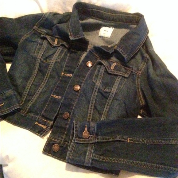 Crop denim jacket