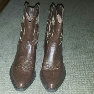 Brown cowgirl boots