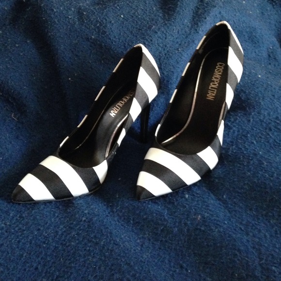 Black & White striped heels👠👠