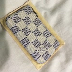 Cardholder by Louis Vuitton 💯 authentic