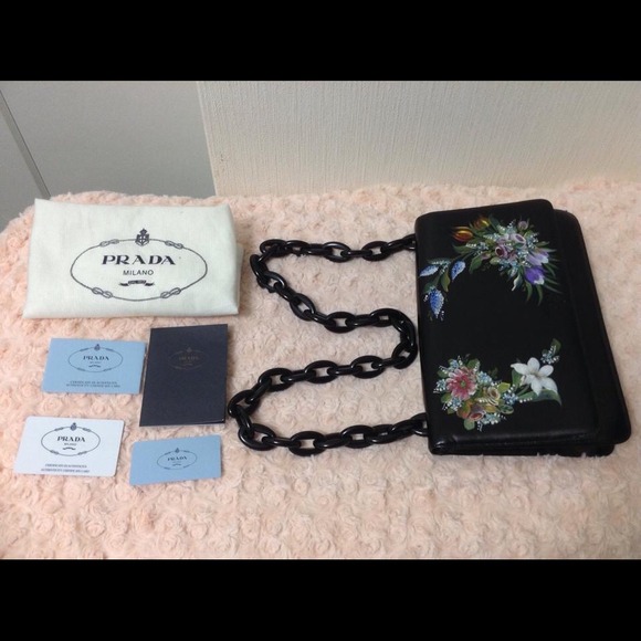 😊SOLD😊Authentic Prada shoulder bag