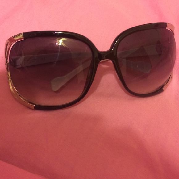 Jessica Simpson sunglasses