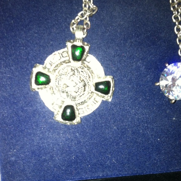 Possible Celtic ? Looking for info SILVER EMERALD STONES - Picture 2 of 4