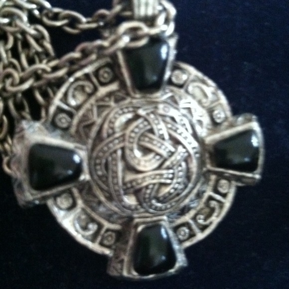 Possible Celtic ? Looking for info SILVER EMERALD STONES - Picture 4 of 4