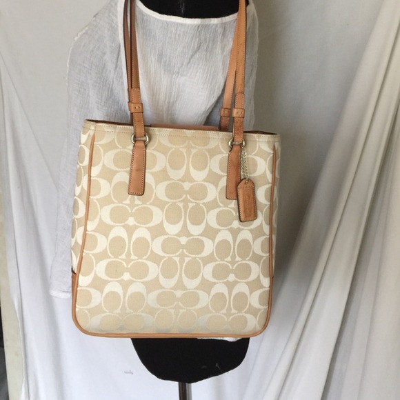 FINAL PRICE CUT! COACH SHOULDER BAG