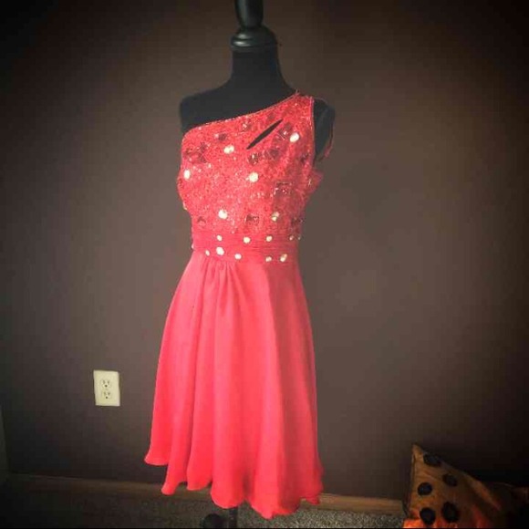 ❌SOLD❌🎉Red Dress