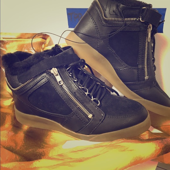 Cute must have wedge sneakers w/warm fur inside