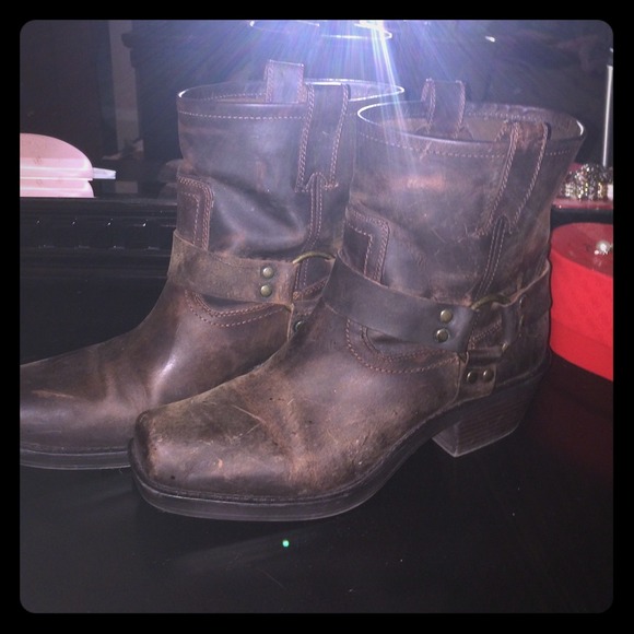 Distress cowgirl boots!!! These are hot!!