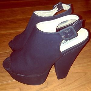 Black Steve Madden "Gabby" Platform Wedges