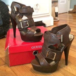 🚨NEVER WORN🚨 Guess: gftamari