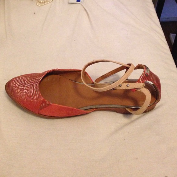 Rachel Roy strap flat