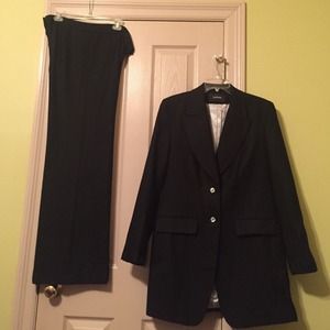 Black Express pants suit. Size 13-14