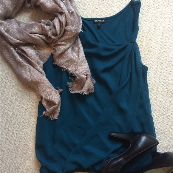 Express teal top