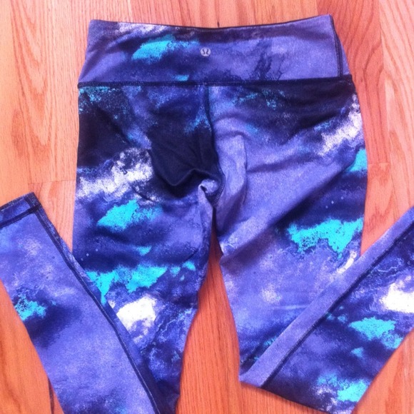 Lululemon LIMITED EDITION  Wunder Unders 6 - Picture 2 of 3