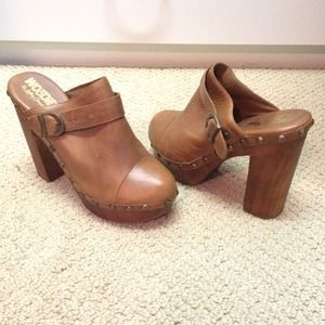Woodies by Jeffrey Campbell Clogs