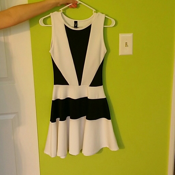 Black and white peplum dreas