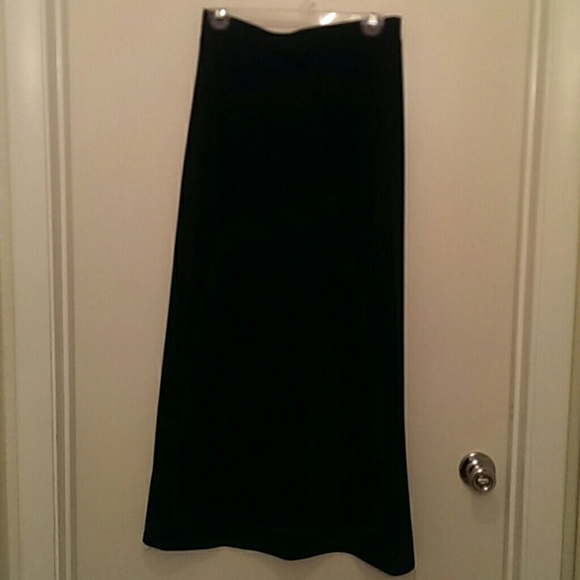 Basic long black skirt