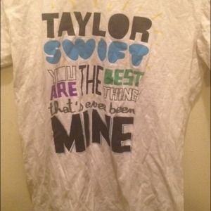 Taylor swift t-shirt