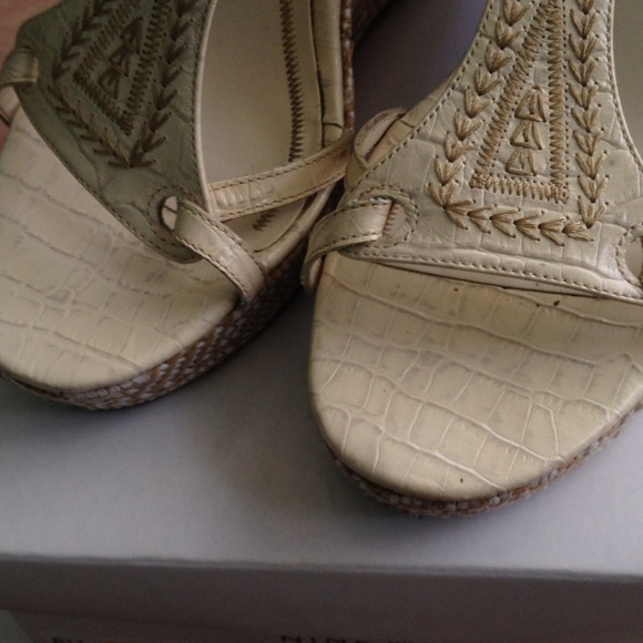 Nine West cream wedge - Picture 2 of 4