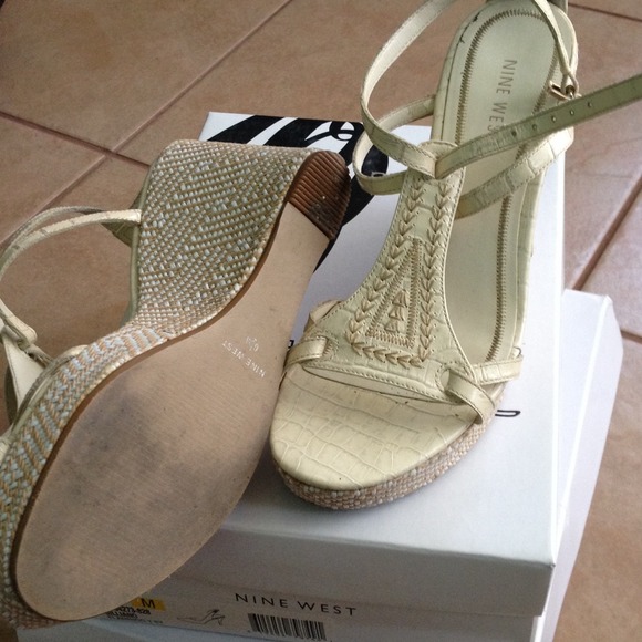 Nine West cream wedge - Picture 4 of 4