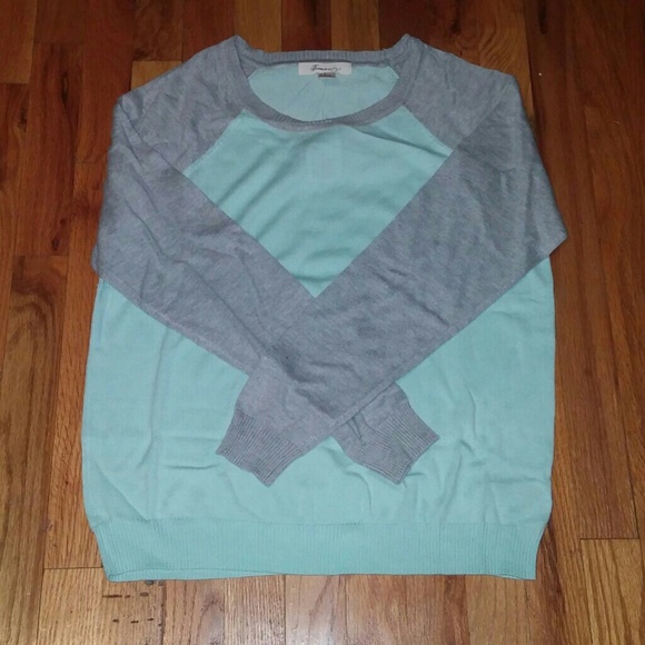 Light weight sweater