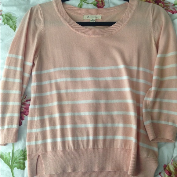 Three quarter sleeve sweater