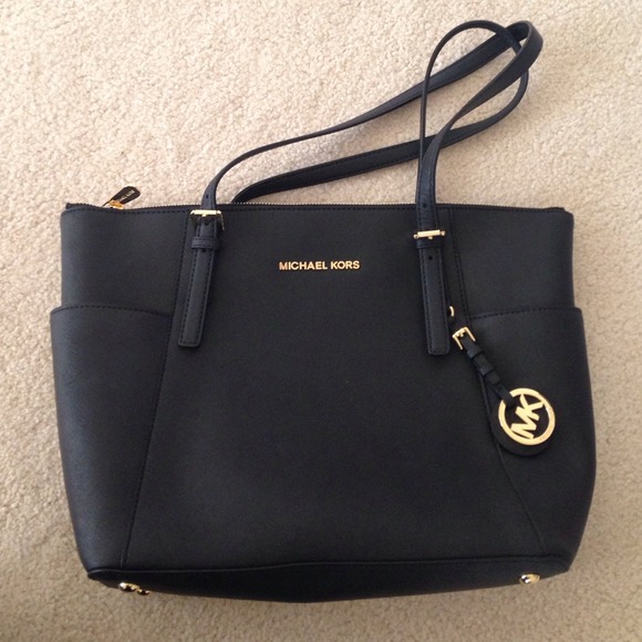 Michael Kors Handbags - Michael Kors Jet set top zip leather tote bag