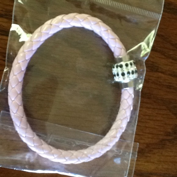 ONE Leather cuff bracelet Pink PURPLE SOLD ALONE - Picture 2 of 2
