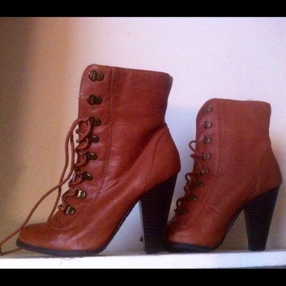Chestnut lace up boots