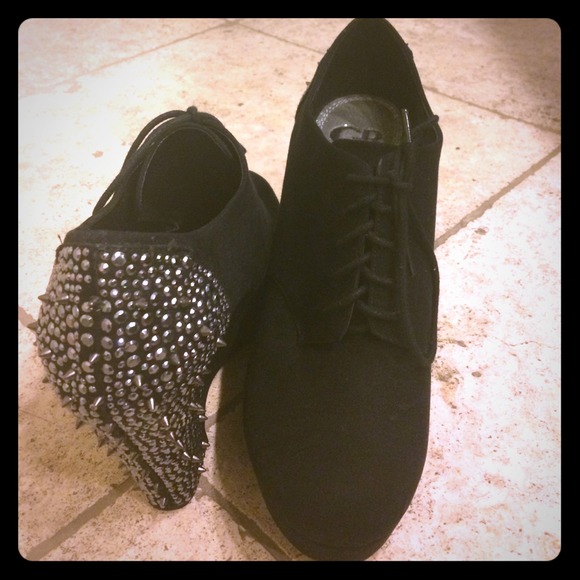 **SOLD** Gianni Bini Spiked Booties