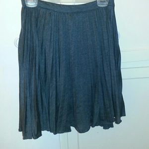 Gray pleated skirt