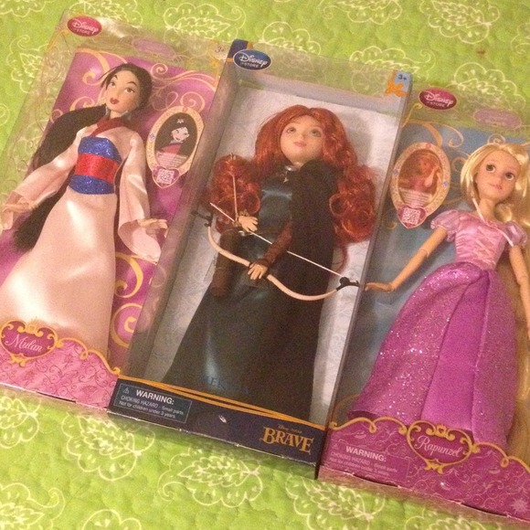 Disney Store: Rapunzel, Brave and Mulan.