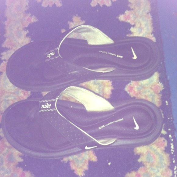 Memory foam sandals