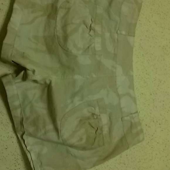 Shorts - Picture 3 of 4